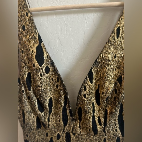 Gold & Black Low Cut Body-Con Dress by Filtre, SM - Picture 4 of 11